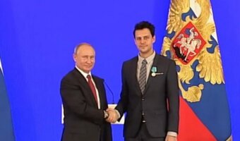231657_18-milos-bikovic-vladimir-putin-1_f.jpg