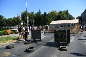 1751271636-Blokada-kod-Poljoprivrednog-fakulteta-300625-Foto-Amir-Hamzagic-8-750x500.jpg
