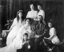 960px-Family-Nicholas-II-of-Russia-ca-1914.jpg