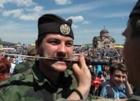 350_Chetnik_noz_u_ustima.jpg
