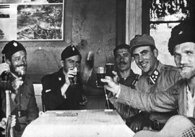 Četnici,_domobrani_i_ustaše_zajedno_piju[1].jpg