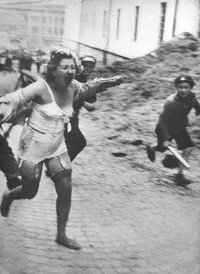 Lviv_pogrom_(June_-_July_1941).jpg
