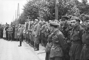 Desfile_conjunto_nazi-soviético_en_Brest-Livosk,_Polonia,_22_de_septiembre_de_1939_-_361155194...jpg
