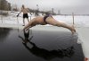 russia-winter-swimming-2009-1-24-8-33-53.jpg