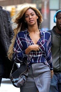beyonce-street-style-out-in-new-york-city-october-2014_1.jpg